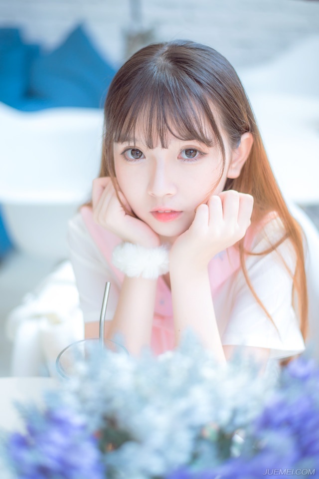 “这就叫运筹帷幄，好好学吧，别一天到晚只想着打仗。”庞统傲然一笑，那一张臭脸，配上现在不可一世的表情，让魏延有种上去狠狠揍他一顿的冲动。
